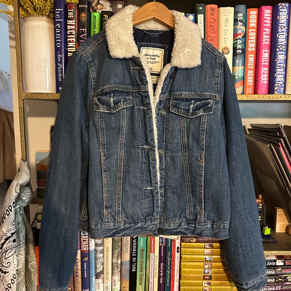 Abercrombie & Fitch Blue 100% Cotton Denim Jacket with White Sherpa Lining